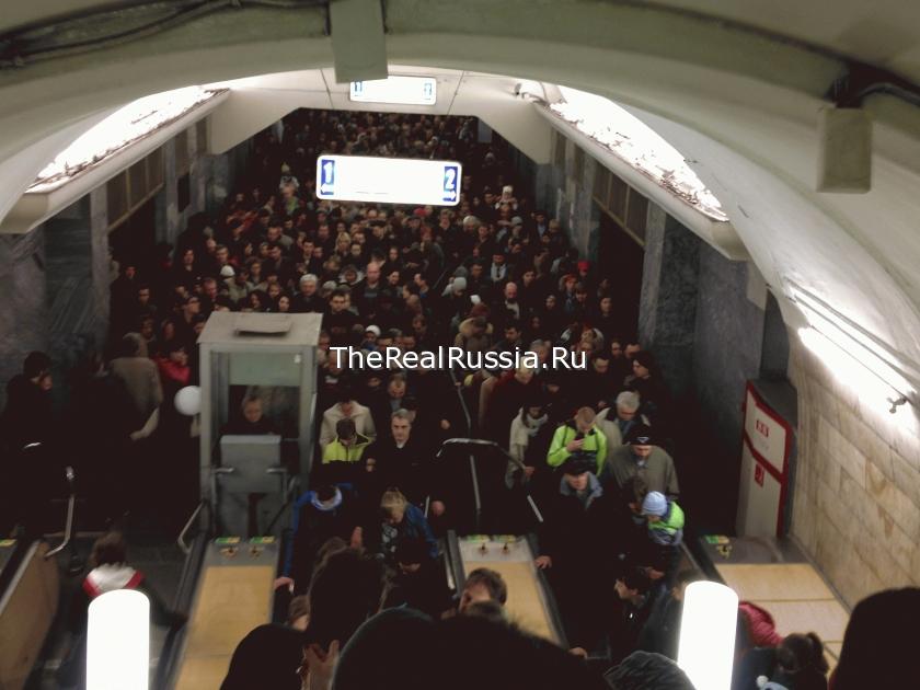 Peak hours in Moscow metro